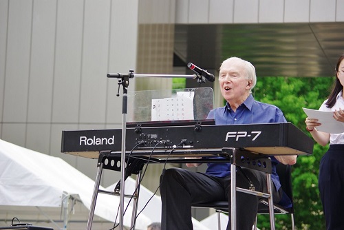 ウイリアム・カリー元学長の講演会-4/22
「オンライントークショウ カリー先生、登場」)