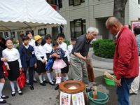 広告研究会OB会主催、餅つき